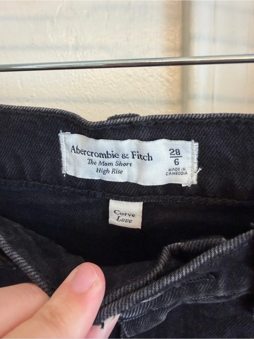 NWT Abercrombie Curve Love Black Denim Shorts The Mom Shorts High Rise Size 28
